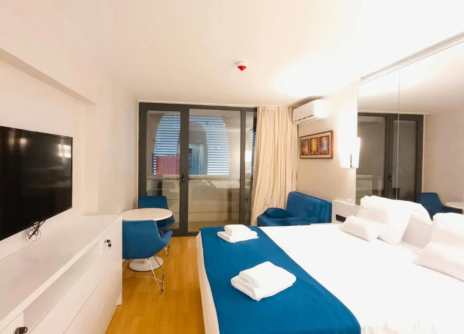 Hotel apartamentowy Apartment With Sea View Batumi Gruzja